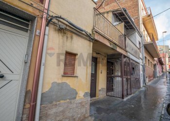 Edificio all\'aperto - Casa indipendente Via Gela
 
4, Caltagirone - foto 34