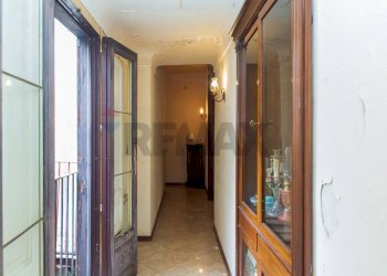 Hall / corridoio - Casa indipendente Via Vittorio Emanuele III
 
29, Paterno - foto 48