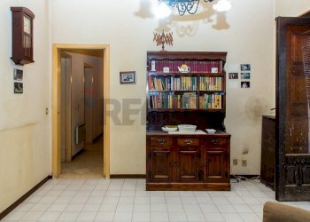 Hall / corridoio - Casa indipendente Via Vittorio Emanuele III
 
29, Paterno - foto 57