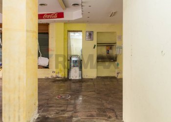 Stanza vuota - Locale Commerciale Via Eleonora D'angiò
 
57, Catania - foto 10