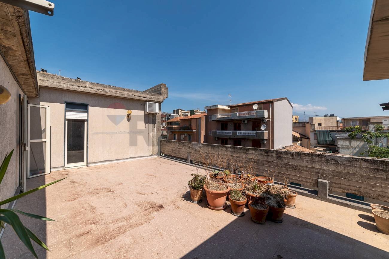 Terrazza - Appartamento Via Giuseppe Garibaldi
 
245, Misterbianco - foto 1