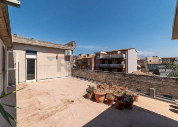 Terrazza - Appartamento Via Giuseppe Garibaldi
 
245, Misterbianco - foto 1