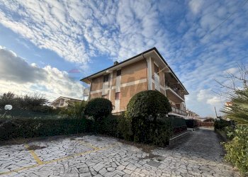 Edificio all\'aperto - Quadrilocale Via Ulisse
 
30, Ardea - foto 1