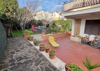 Terrazza - Quadrilocale Via Ulisse
 
30, Ardea - foto 3