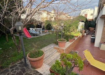 Giardino - Quadrilocale Via Ulisse
 
30, Ardea - foto 5