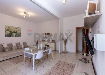 Sala da pranzo - Quadrilocale Via Etnea
 
407, Gravina di Catania - foto 1