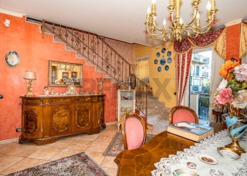 Sala da pranzo - Villa a Schiera via San Biagio
 
20, Mascali - foto 5