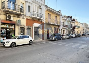 Foto 2 - Commercial Premises Via caduti di Tutte le Guerre
 
13, Acquaviva delle Fonti - photo 2