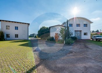 Foto 1 - Capannone Strada Torre Di Mizzo
 
29, Bari - foto 1