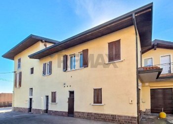 Casa all\'aperto - Trilocale VIA CAVOUR
 
17, Castronno - foto 15