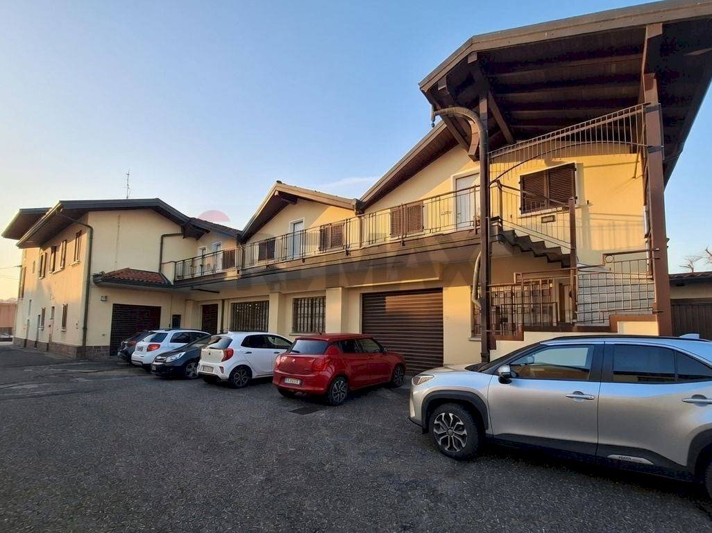 Casa all\'aperto - Bilocale VIA CAVOUR
 
19, Castronno - foto 3