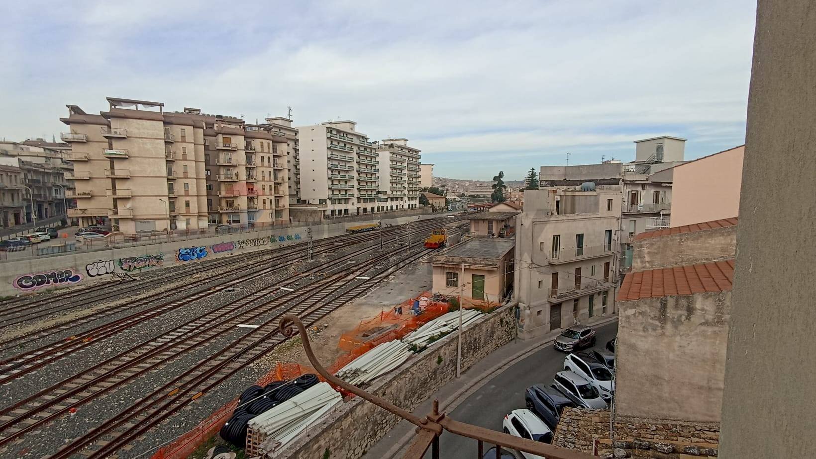 Edificio all\'aperto - Casa semi indipendente via dante alighieri
 
138, Ragusa - foto 1