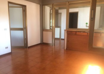 Foto 1 - Commercial Activity via umberto terracini
 
22, Cascina - photo 1