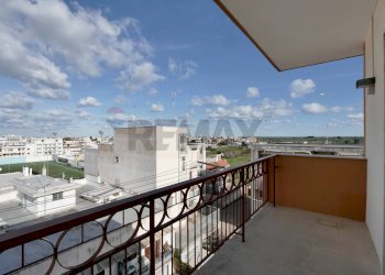 Balcone - Quadrilocale Via Kennedy
 
7, Triggiano - foto 4