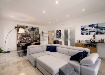 Sala da pranzo - Quadrilocale Via Kennedy
 
7, Triggiano - foto 7