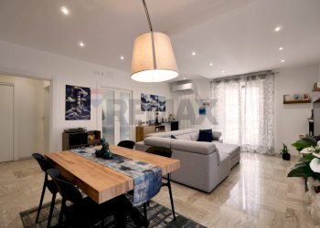 Sala da pranzo - Quadrilocale Via Kennedy
 
7, Triggiano - foto 8