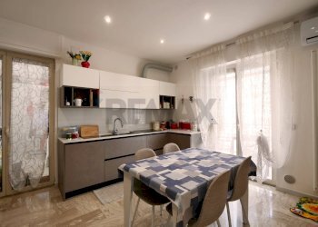 Sala da pranzo - Quadrilocale Via Kennedy
 
7, Triggiano - foto 9