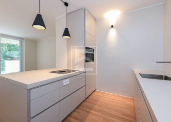 Foto 2 - Trilocale Via al Vittoriale
 
11, Gardone Riviera - foto 2