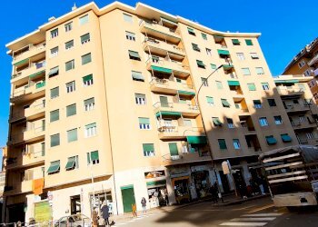 Foto 2 - Bilocale Largo San Francesco Da Paola
 
2, Genova - foto 2