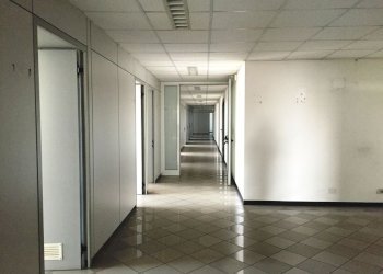 ingresso - Negozio Via Colombo, Piacenza - foto 1