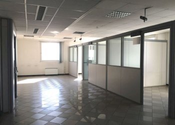 open - Negozio Via Colombo, Piacenza - foto 2