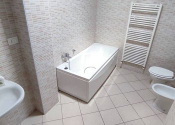 Bagno - Trilocale via Giuseppe Talucchi, 32, Torino (zona San Donato) - foto 8