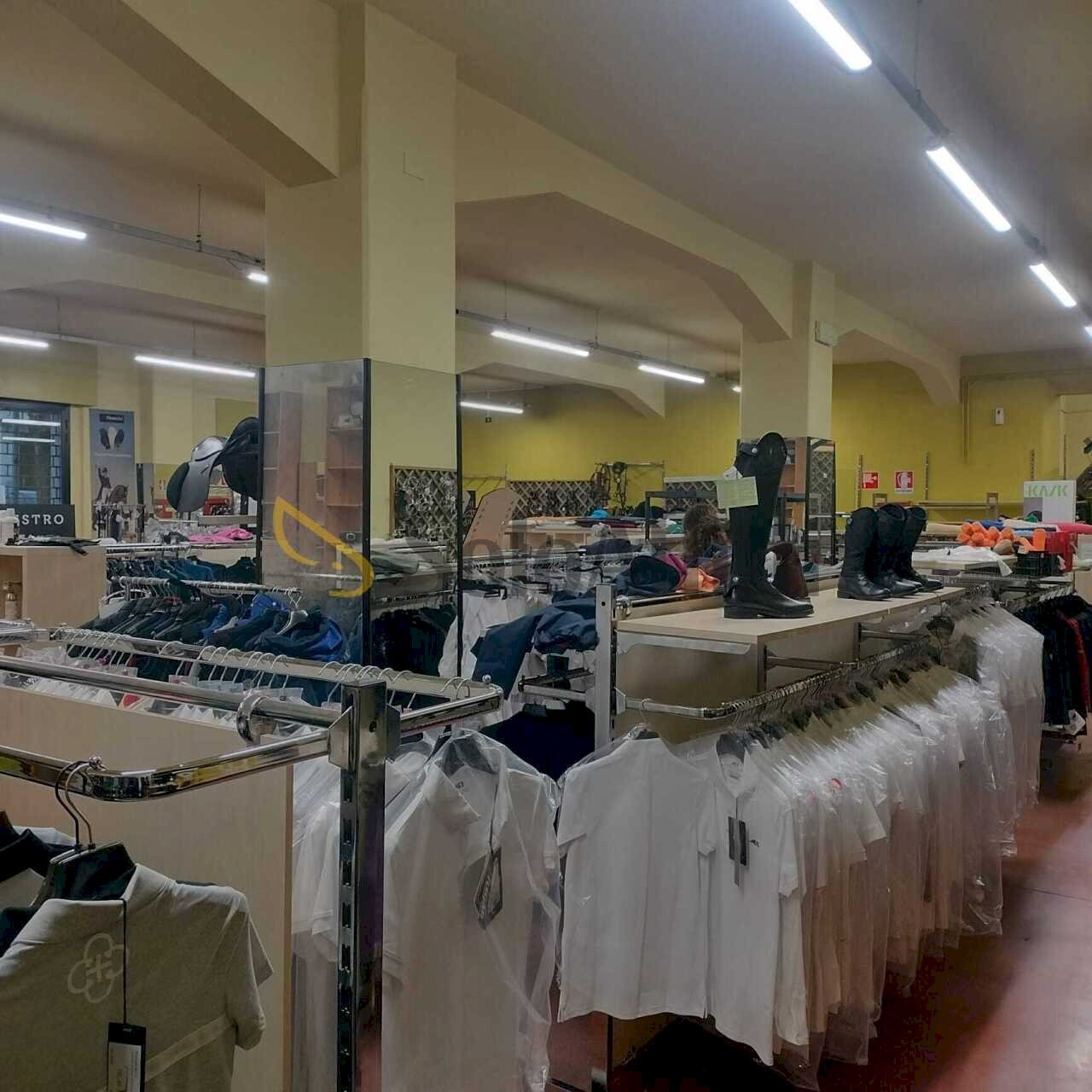 32ae0811-c086-46a9-b043-c3b976b621ec.jpeg - Locale Commerciale Sesto Fiorentino - foto 1