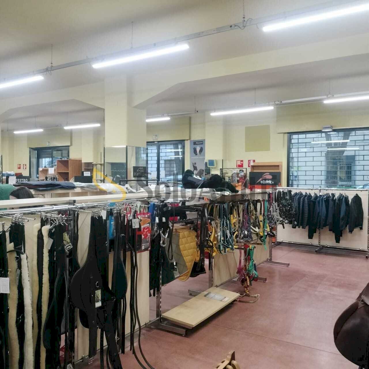 019289bd-213b-4e1b-800c-15dd5237d955.jpeg - Locale Commerciale Sesto Fiorentino - foto 2