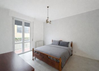 Camera da letto.jpg - Bilocale Via Giovanni Verga 1, Arona - foto 7