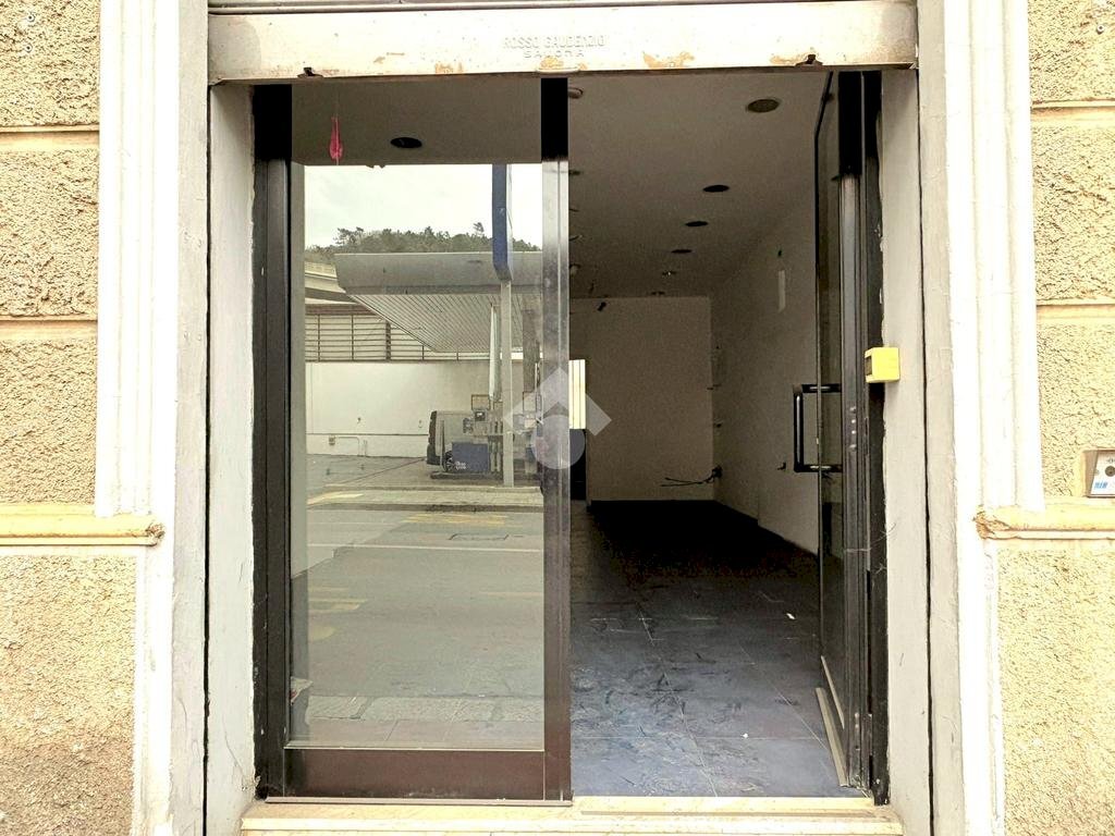 Negozio Negozio Via Torino, Savona (zona Villapiana) - foto 1