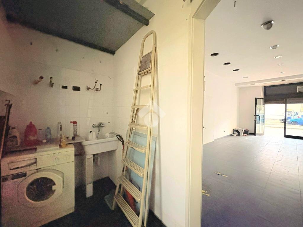 Negozio Negozio Via Torino, Savona (zona Villapiana) - foto 3