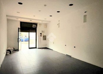 Negozio Negozio Via Torino, Savona (zona Villapiana) - foto 7