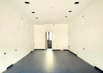 Negozio Negozio Via Torino, Savona (zona Villapiana) - foto 13