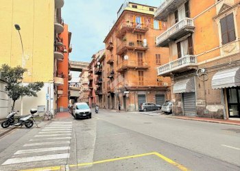Negozio Negozio Via Torino, Savona (zona Villapiana) - foto 15