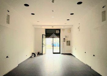 Negozio Negozio Via Torino, Savona (zona Villapiana) - foto 17