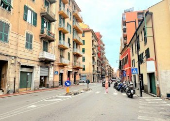 Negozio Negozio Via Torino, Savona (zona Villapiana) - foto 18