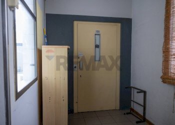 Hall / corridoio - Commercial Premises VIA BURAGO
 
4, Ornago - photo 22