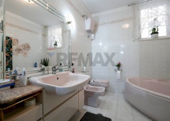 Bagno - Independent house Via Ospedalieri
 
7, Bari - photo 11