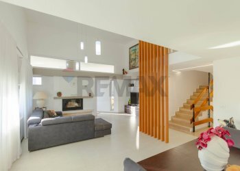 Sala da pranzo - Villa Via Morelli E Silvati
 
26, Bari - foto 2