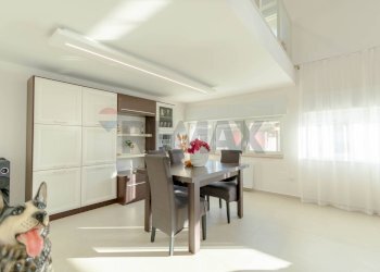Sala da pranzo - Villa Via Morelli E Silvati
 
26, Bari - foto 16