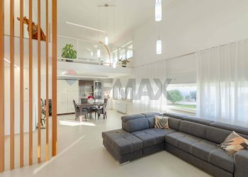 Sala da pranzo - Villa Via Morelli E Silvati
 
26, Bari - foto 17