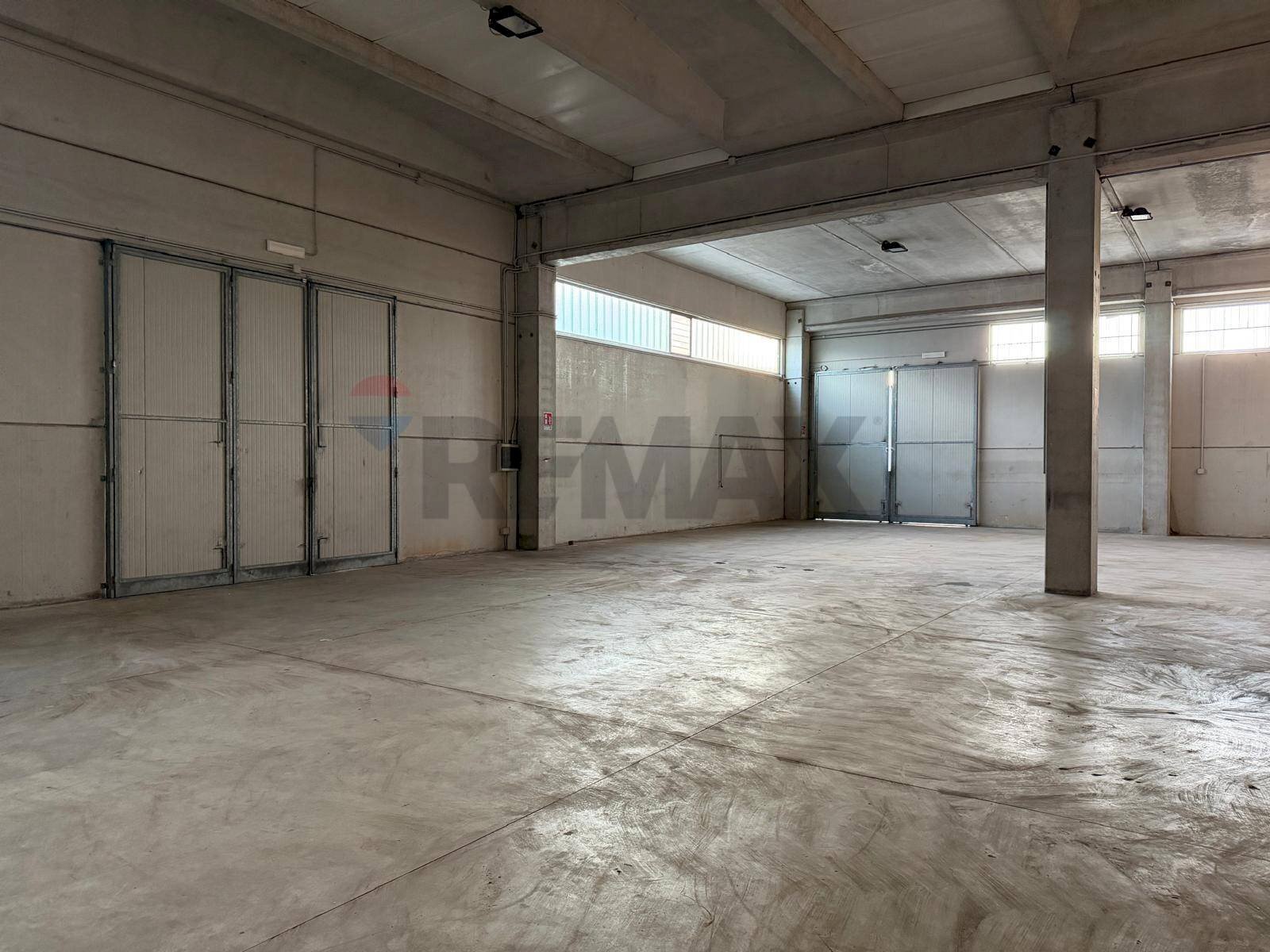 Parcheggio - Shed Strada del Votano, Capurso - photo 1