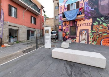 Edificio all\'aperto - Locale Commerciale LARGO LOLLI
 
3/4, Mentana - foto 3