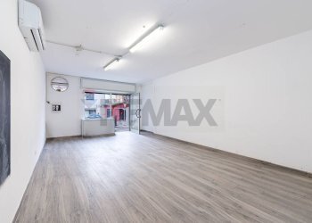 Stanza vuota - Locale Commerciale LARGO LOLLI
 
3/4, Mentana - foto 4