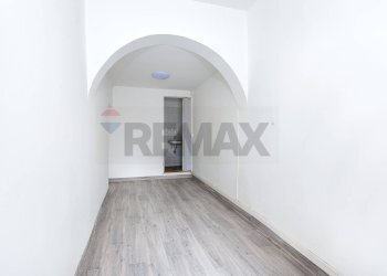 Stanza vuota - Locale Commerciale LARGO LOLLI
 
3/4, Mentana - foto 11