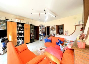 Soggiorno - Villa via nocelle
 
42, Dragoni - foto 10