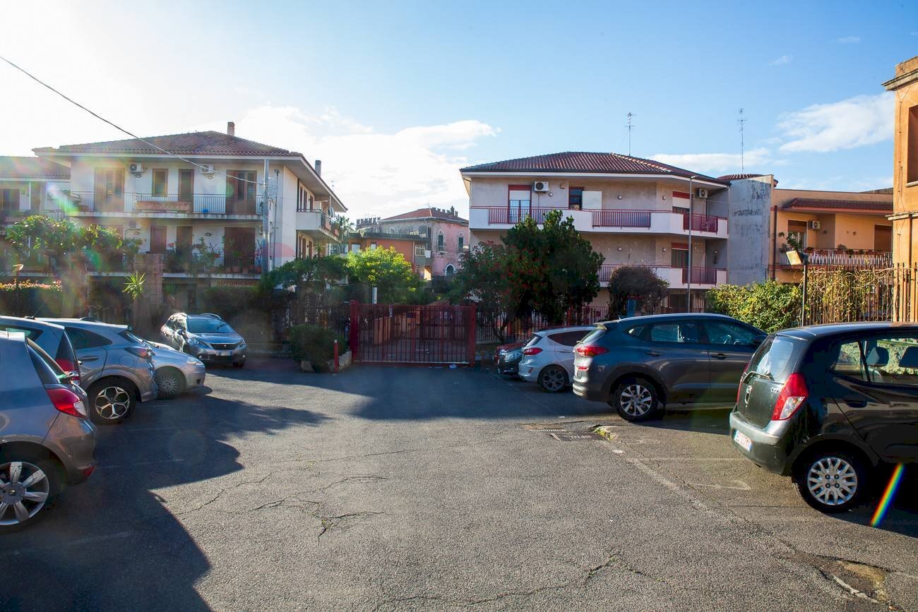 Edificio all\'aperto - Three-room apartment Via Firenze
116, Aci Castello - photo 2