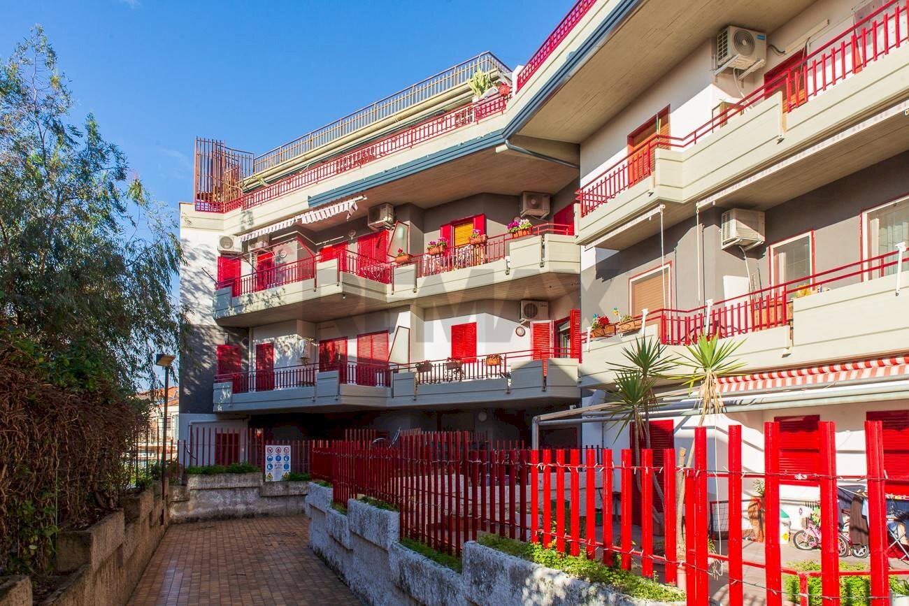 Edificio all\'aperto - Three-room apartment Via Firenze
116, Aci Castello - photo 3