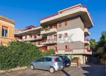 Edificio all\'aperto - Trilocale Via Firenze
 
116, Aci Castello - foto 1