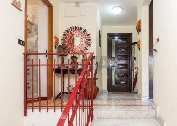 Scale - Trilocale Via Firenze
 
116, Aci Castello - foto 7